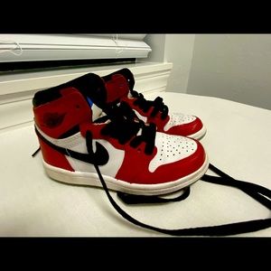 Toddler sz 11 Jordan 1 sneakers